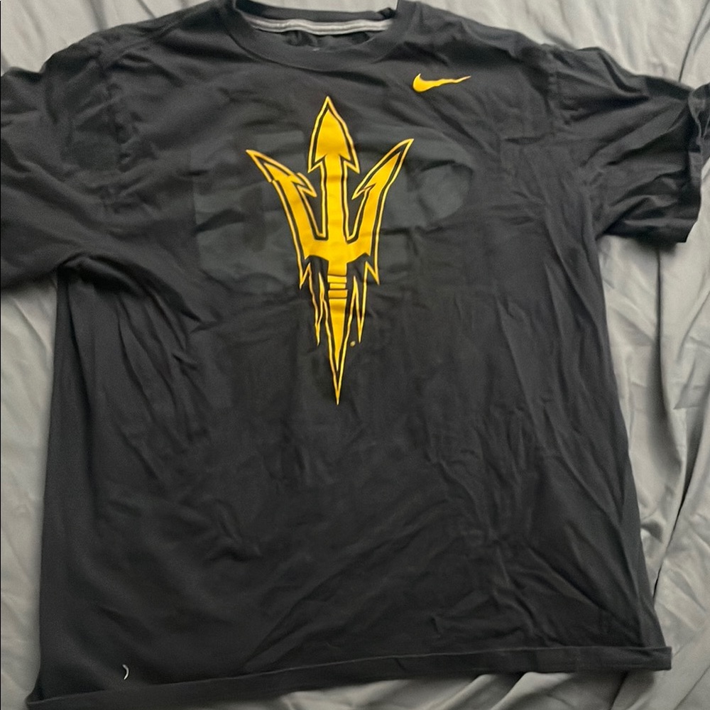 Nike Men's Black Graphic T-Shirt